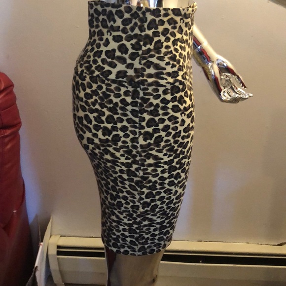 ❤️NWOT Leopard print skirt - Picture 5 of 6